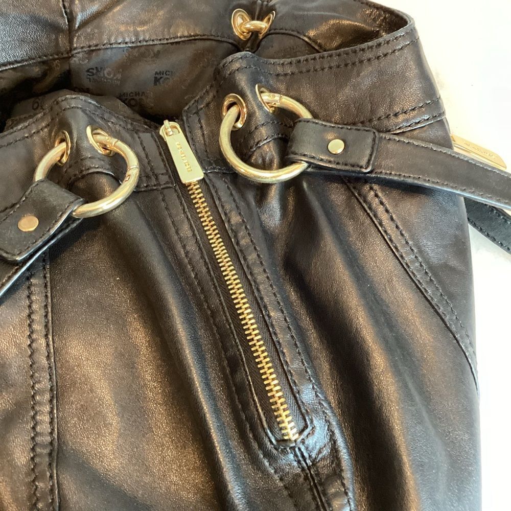 MICHAEL KORS MOXLEY BLACK SOFT LEATHER SHOULDER TOTE - Picture 16 of 16